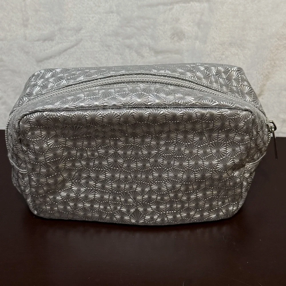 MAC Silver Metallic Cosmetic Makeup Bag Holiday 6in x 4in Zipper Close